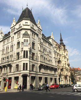 13世纪欧洲经济_...曾于12-15世纪依靠毛纺织业和对外贸易而成为欧洲最繁荣的城市之...(2)