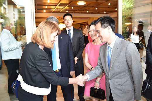 保加利亚总理接见中国华信董事会主席叶简明并