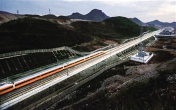 铁路今年新开工项目35个 投资或再创新高 _ 经