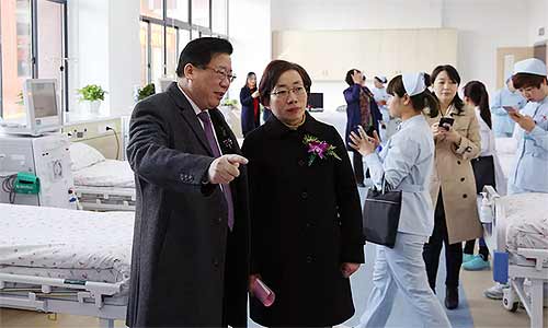 上海健康医学院血液净化培训中心揭牌并开班 