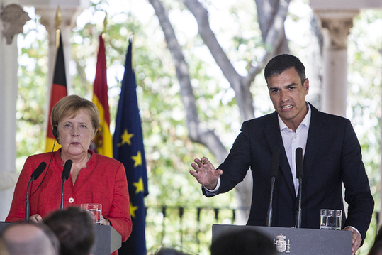 西班牙和德国主张欧盟共同携手解决难民问题