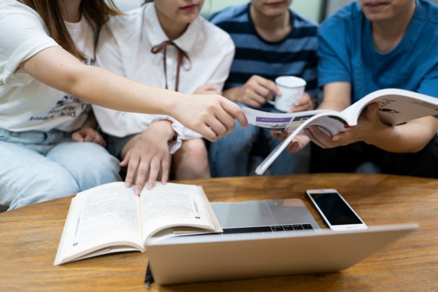 上课一学期竟没有学籍　生源何以变财源？——部分民办中职违规超招现象观察