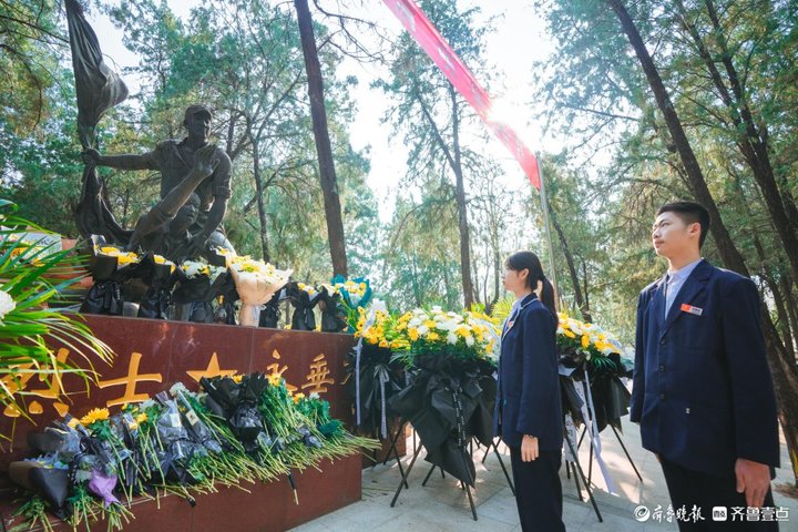 描碑致敬英雄，赓续红色血脉