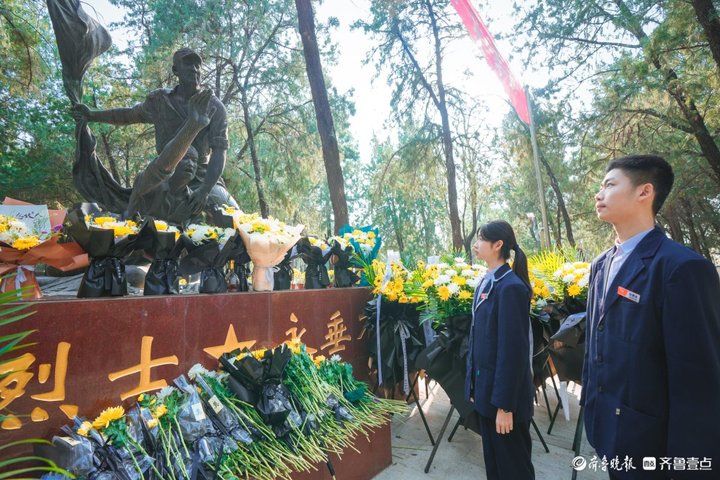 描碑致敬英雄，赓续红色血脉