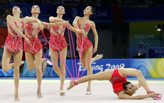 中国艺术体操队首夺奥运银牌实现历史突破
