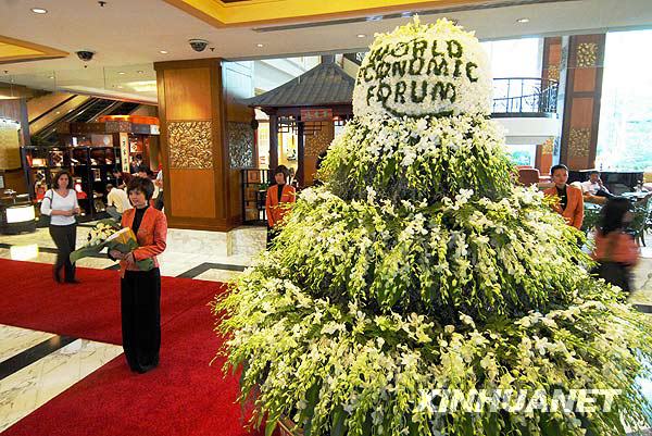 这是大连香格里拉大饭店大堂的鲜花装饰(9月9