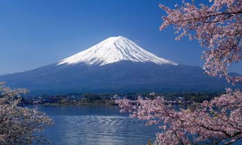 登上高高的富士山