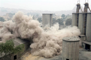 粉尘排放为世界平均值8倍 治理水泥行业污染须