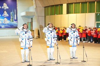 神舟十五号载人飞行任务航天员乘组出征仪式在酒泉卫星发射中心举行